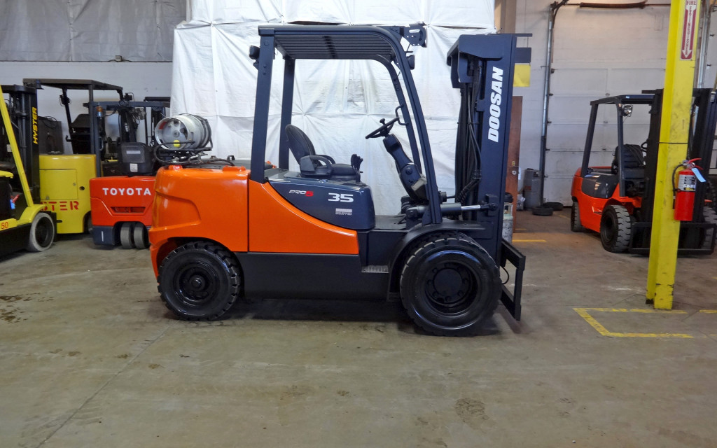 2008 Doosan G35-5 Forklift on Sale in Minnesota