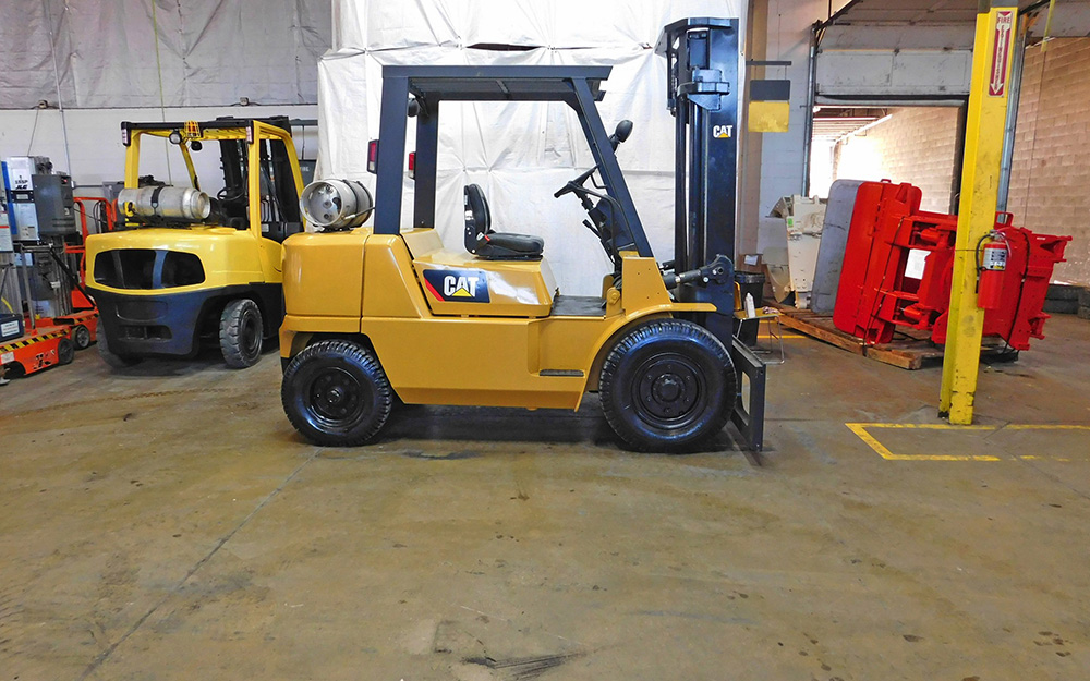  2004 Caterpillar GP40K Forklift on Sale In Minnesota